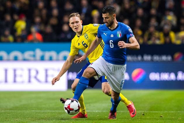 Fußball, WM Playoffs, Schweden - Italien 171110 Sveriges Ludwig Augustinsson och Italiens Antonio Candreva under fotbollsmatchen i VM-kvalets play-off mellan Sverige och Italien den 10 november 2017 i Stockholm.  Copyright: LUDVIGxTHUNMAN BB171110LT052