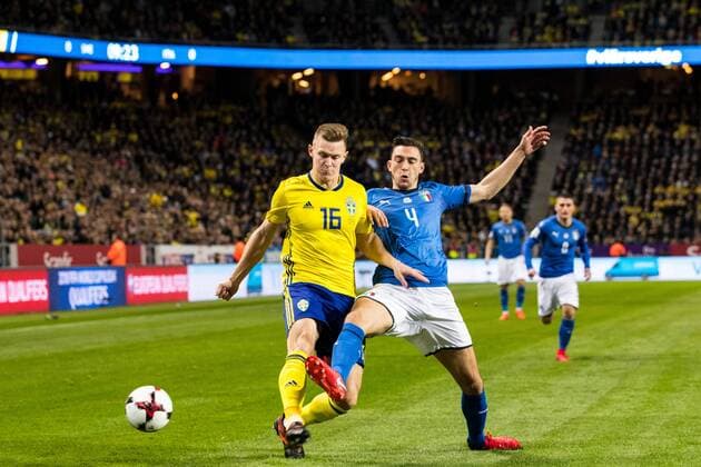 Fußball, WM Playoffs, Schweden - Italien 171110 Sveriges Emil Krafth och Italiens Matteo Darmian under fotbollsmatchen i VM-kvalets play-off mellan Sverige och Italien den 10 november 2017 i Stockholm.  Copyright: ANDREASxLxERIKSSON BB171110AE007
