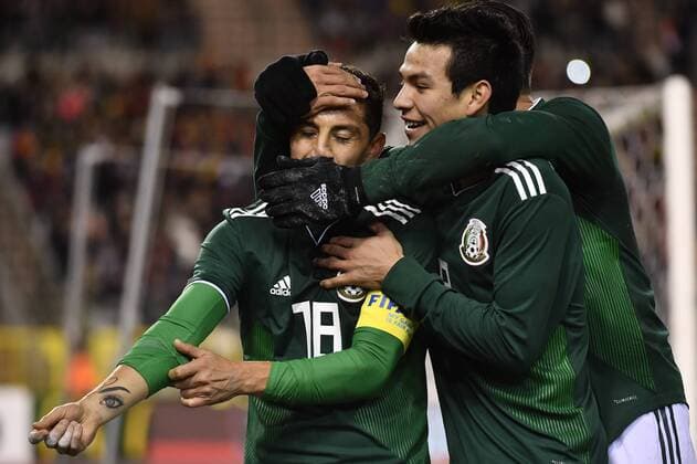 Fußball, Belgien - Mexiko Mexico s Andres Guardado and Mexico s Hirving Lozano celebrate after Guardado scored from penalty during a friendly soccer game between Belgian national team Nationalteam Red Devils and Mexico, Friday 10 November 2017, in Brugge. DIRKxWAEM  x05197972x