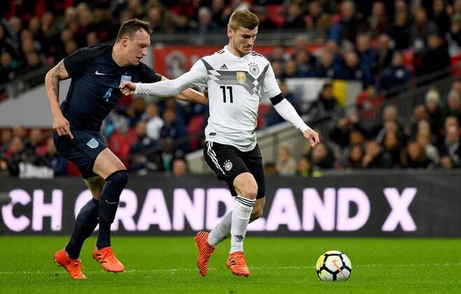 10 11 2017 xfux Football Laender match Friendly match England Germany emspor v l Phil Jones England Timo Werner German national football team DFB London