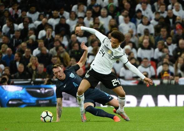 Football Mens Season 2017 2018 Test match in London England Germany v l Phil Jones England Leroy Sane Germany 10 11 2017 Copyright: xMichaelxHundtx xMatthiasxKochx