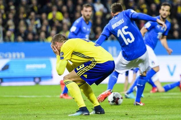 Fußball, WM Playoffs, Schweden - Italien 171110 Sveriges Marcus Berg deppar under fotbollsmatchen i VM-kvalets play-off mellan Sverige och Italien den 10 november 2017 i Stockholm.  Copyright: LUDVIGxTHUNMAN BB171110LT063