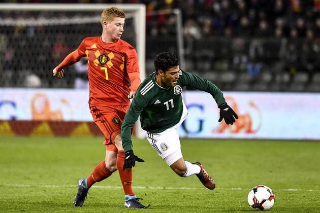 Fußball, Belgien - Mexiko Belgium s Kevin De Bruyne and Mexico s Carlos Vela pictured in action during a friendly soccer game between Belgian national team Nationalteam Red Devils and Mexico, Friday 10 November 2017, in Brugge. DIRKxWAEM  x05198055x