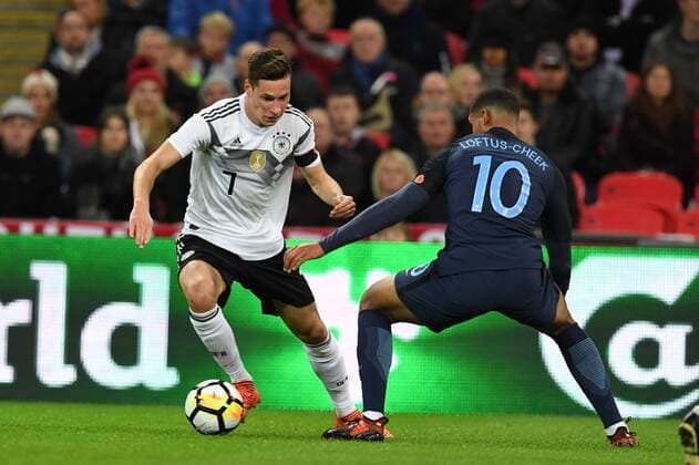 Soccer Men National Team International Friendlies England Germany 10 11 2017 Wembley Stadium London Julian Draxler Germany Ruben Loftus Cheek England Action Single shot