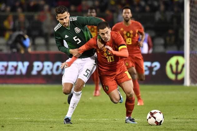 Fußball, Belgien - Mexiko Mexico s Diego Reyes and Belgium s Eden Hazard fight for the ball during a friendly soccer game between Belgian national team Nationalteam Red Devils and Mexico, Friday 10 November 2017, in Brugge. DIRKxWAEM  x05198066x