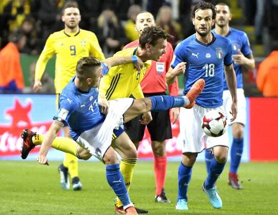 Fußball, WM Playoffs, Schweden - Italien Sweden Stockholm 2017-11-10 SWEDEN vs ITALY World Cup - Playoffs 2017 Albin Ekdahl(SWE)Immobile(ITA) PHOTO BOBBO LAUHAGE KOD 0300003 COPYRIGHT KAMERAPRESS.SE KP0300003 