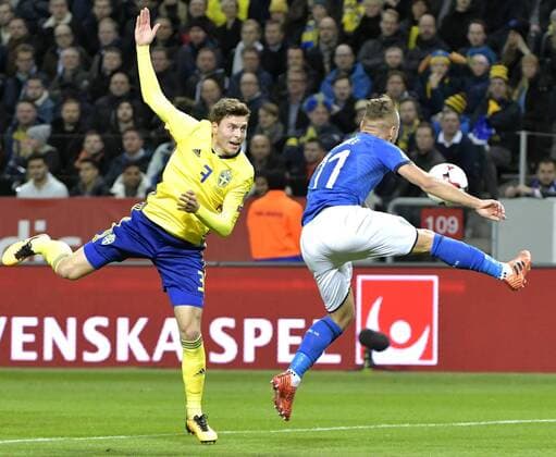 Fußball, WM Playoffs, Schweden - Italien Fußball, WM Playoffs, Schweden - Italien Sweden Stockholm 2017-11-10 SWEDEN vs ITALY World Cup - Playoffs 2017 Sebastian Larsson (SWE)Immobile(ITA) PHOTO BOBBO LAUHAGE KOD 0300003 COPYRIGHT KAMERAPRESS.SE KP0300003 