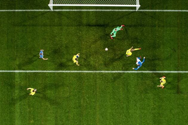 Fußball, WM Playoffs, Schweden - Italien Bilder des Tages - SPORT Fußball, WM Playoffs, Schweden - Italien 171110 Italiens spelare oroar framför Sveriges malvakt Robin Olsen under fotbollsmatchen i VM-kvalets play-off mellan Sverige och Italien den 10 november 2017 i Stockholm.  Copyright: JOELxMARKLUND BB171110JM053