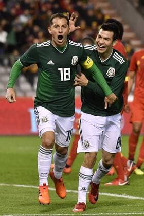 Fußball, Belgien - Mexiko Mexico s Andres Guardado and Mexico s Hirving Lozano celebrate after Guardado scored from penalty during a friendly soccer game between Belgian national team Nationalteam Red Devils and Mexico, Friday 10 November 2017, in Brugge. DIRKxWAEM  x05198064x