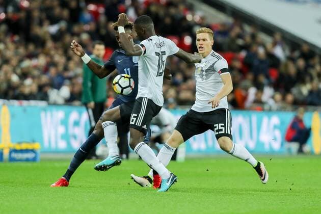 London England 10 11 2017 Laender match England Germany Tammy Abraham ENG and Antonio Ruediger GER in a duel DeFodi048