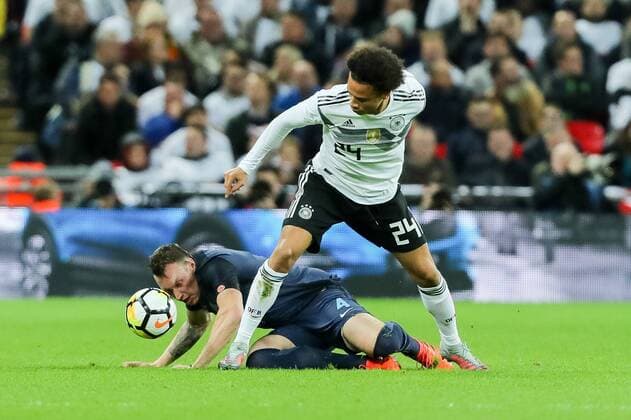 London England 10 11 2017 Laenderspiel England Germany Phil Jones ENG and Leroy Sane GER in a duel DeFodi048
