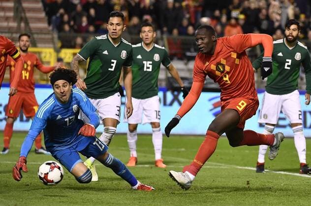 Mexico s goalkeeper Guillermo Ochoa (L) pictured as Belgium s Romelu Lukaku (R) scores the 2-1 goal during a friendly soccer game between Belgian national team Nationalteam Red Devils and Mexico, Friday 10 November 2017, in Brugge. BRUNOxFAHY  x05198075x