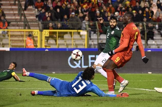 Belgium s Romelu Lukaku (R) scores the 3-3 goal during a friendly soccer game between Belgian national team Nationalteam Red Devils and Mexico, Friday 10 November 2017, in Brugge. BRUNOxFAHY  x05198093x