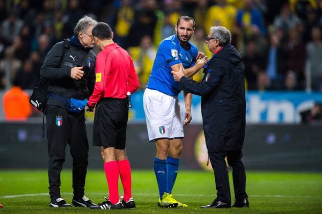 Fußball, WM Playoffs, Schweden - Italien Fußball, WM Playoffs, Schweden - Italien 171110 Italiens Giorgio Chiellini har ont under fotbollsmatchen i VM-kvalets play-off mellan Sverige och Italien den 10 november 2017 i Stockholm.  Copyright: CARLxSANDIN BB171110CS037
