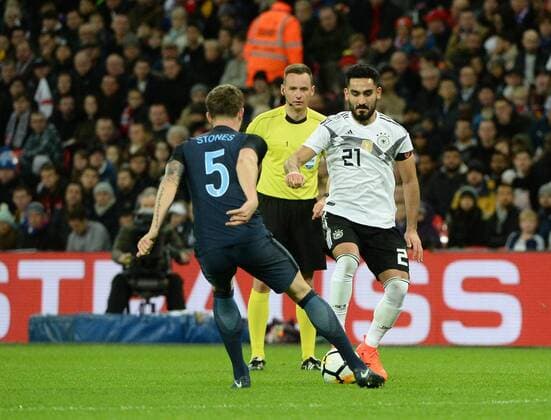 Football Men Season 2017 2018 Test match in London England Germany v l John Stones England Ilkay Gündogan Germany 10 11 2017 Copyright: xMichaelxHundtx xMatthiasxKochx