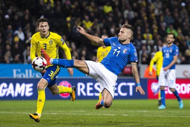 Fußball, WM Playoffs, Schweden - Italien 171110 Sveriges Victor Nilsson Lindelöf och Italiens Ciro Immobile under fotbollsmatchen i VM-kvalets play-off mellan Sverige och Italien den 10 november 2017 i Stockholm.  Copyright: LUDVIGxTHUNMAN BB171110LT087
