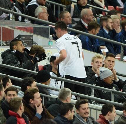 Football Mens Season 2017 2018 Test match in London England Germany v l Sami Khedira Germany Julian Draxler Germany after his replacement Jerome Boateng Germany on the bench 10 11 2017 Copyright: xMichaelxHundtx xMatthiasxKochx