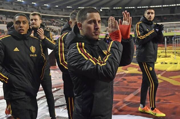 Belgium s Eden Hazard thanks the fans after a friendly soccer game between Belgian national team Nationalteam Red Devils and Mexico, Friday 10 November 2017, in Brugge. DIRKxWAEM  x05198144x