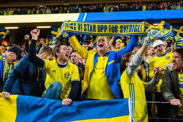 Fußball, WM Playoffs, Schweden - Italien 171110 Sveriges supportrar jublar efter fotbollsmatchen i VM-kvalets play-off mellan Sverige och Italien den 10 november 2017 i Stockholm.  Copyright: CARLxSANDIN BB171110CS049