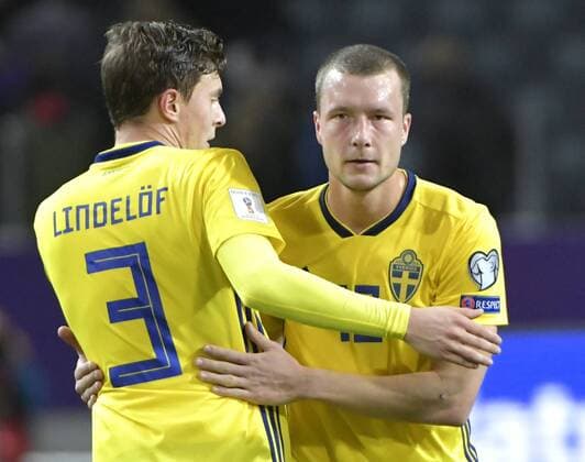 Fußball, WM Playoffs, Schweden - Italien Sweden Stockholm 2017-11-10 SWEDEN vs ITALY World Cup - Playoffs 2017 Jakob Johansson(SWE)Victor Lindelöf(SWE) PHOTO BOBBO LAUHAGE KOD 0300003 COPYRIGHT KAMERAPRESS.SE KP0300003 