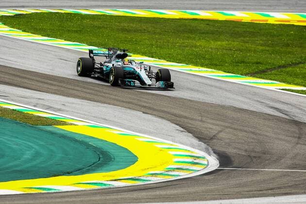Dia de treino classificatório para GP F1 SÃO PAULO, SP - 11.11.2017: DIA DE TREINO CLASSIFICATÓRIO PARA GP F1 - In the picture the driver, Lewis Hamilton, team MERCEDES-BENZ, during free practice in the morning this part. Classifying training day on Saturday (11), for the Brazilian Formula 1 Grand Prix, which will take place on Sunday (12) at the José Carlos Pace racetrack in Interlagos. (Photo: Aloisio Mauricio Fotoarena) x1425107x  AloisioxMauricio