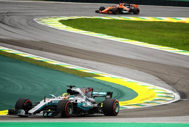 Dia de treino classificatório para GP F1 SÃO PAULO, SP - 11.11.2017: DIA DE TREINO CLASSIFICATÓRIO PARA GP F1 - In the picture the driver, Lewis Hamilton, team MERCEDES-BENZ, during free practice in the morning this part. Classifying training day on Saturday (11), for the Brazilian Formula 1 Grand Prix, which will take place on Sunday (12) at the José Carlos Pace racetrack in Interlagos. (Photo: Aloisio Mauricio Fotoarena) x1425114x  AloisioxMauricio