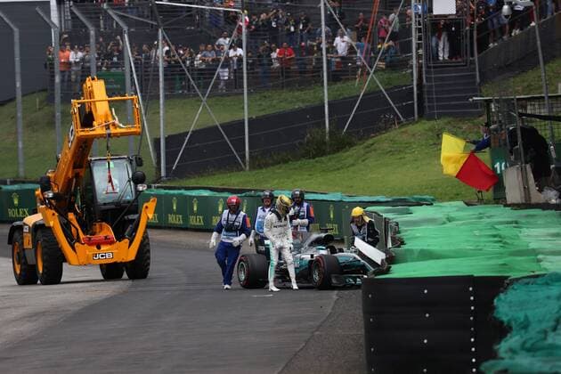 11.11.2017 - Free Practice 3, Qualifying, Crash, Lewis Hamilton (GBR) Mercedes AMG F1 W08 Brazilian Grand Prix, Sao Paulo, Interlagos 9 - 12 November 2017 11.11.2017 - Free Practice 3, Qualifying, Crash, Lewis Hamilton (GBR) Mercedes AMG F1 W08 
