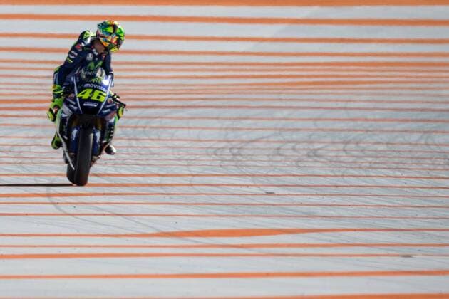 Bilder des Tages - SPORT VALENTINO ROSSI - ITALIAN - MOVISTAR YAMAHA MotoGP - YAMAHA MOTO : Grand Prix de Valence - Essais - 11 11 2017 VincentGuignet Panoramic 