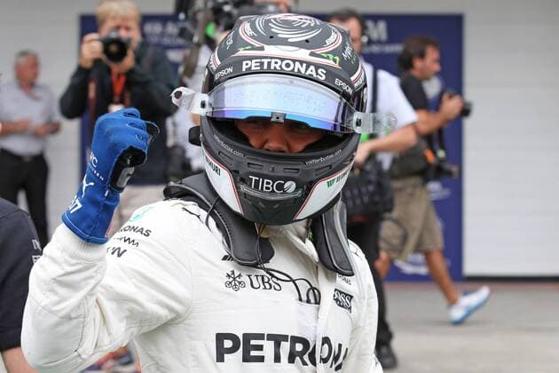 11.11.2017 - Qualifying, Valtteri Bottas (FIN) Mercedes AMG F1 W08 pole position Brazilian Grand Prix, Sao Paulo, Interlagos 9 - 12 November 2017 11.11.2017 - Qualifying, Valtteri Bottas (FIN) Mercedes AMG F1 W08 pole position 