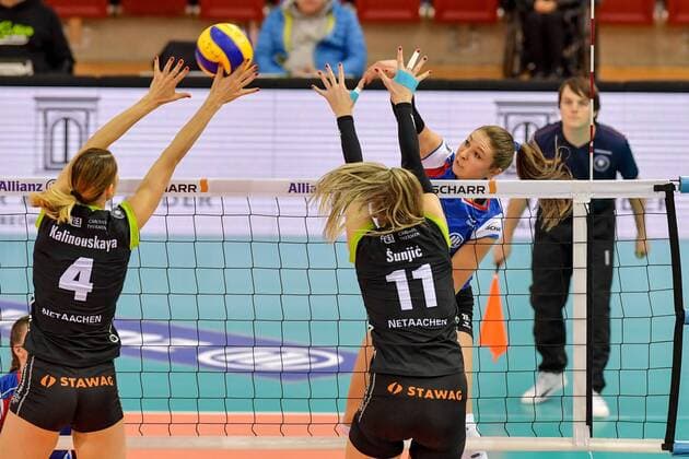 Volleyball DVV Cup Womens Alliance MTV Stuttgart vs Ladies in Black 11 November 2017 DVV Cup Womens Eighth Finals Season 18 Allianz MTV Stuttgart in blue against Ladies in Black in black Michaela Mlejnkova 16 against 11 Jelena Sunjic and 4 Anna Kalinovskaya Guengoer PHOTO TOM BLOCH xtbx