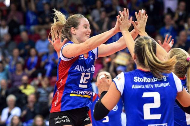 Volleyball DVV Cup Womens Alliance MTV Stuttgart vs Ladies in Black 11 November 2017 DVV Cup Womens Eight-Finals Season 2017 18 Allianz MTV Stuttgart in blue against Ladies in Black in black Deborah van Daelen celebrates with Jenna Potts 2 Femke Stoltenborg PHOTO TOM BLOCH xtbx