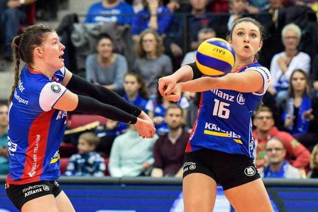 Volleyball DVV Cup Womens Alliance MTV Stuttgart vs Ladies in Black 11 November 2017 DVV Cup Womens Eighth Finals Season 2017 18 Allianz MTV Stuttgart in blue against Ladies in Black in black Michaela Mlejnkova 16 and left Renata SAndor PHOTO TOM BLOCH xtbx