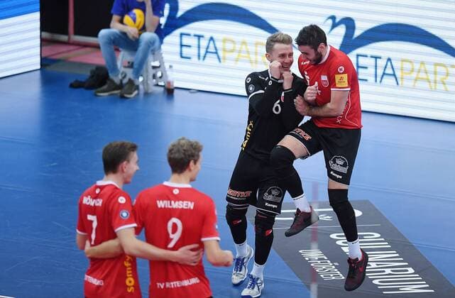 Volleyball 1 Bundesliga Season 2017 2018 TV Rottenburg Volley Bisons Buehl 11 11 2017 JUBEL TV Rottenburg Johannes Elsaesser 2 v re and Federico Cipollone re and Johannes Moennich front left and Lars Wilmsen Rottenburg