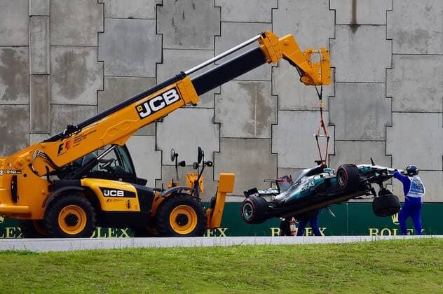 Crash Lewis Hamilton Mercedes Grand Prix formula 1 GP Brazil in Sao Paulo Interlagos 12 11 2017 Photo mspb Jerry Andre Crash Lewis Hamilton formula 1 GP Brazil