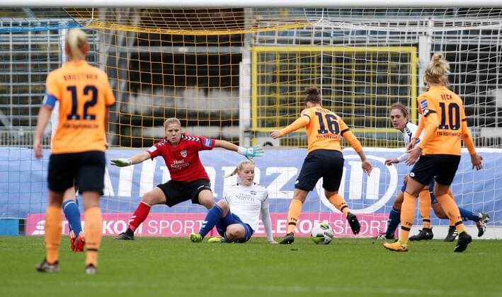 GER 1 Bundesliga Women FF USV Jena vs TSG Hoffenheim 12 11 17 Jena Ernst Abbe Sportfeld GER Women Women Bundesliga 1 Bundesliga Women Season 2017 2018 08 Day FF u200b u200bTSV Jena vs TSG Hoffenheim scored in the goalkeeper Justien Odeurs Jena powerless goal to 0 1 by Nicole Billa Hoffenheim