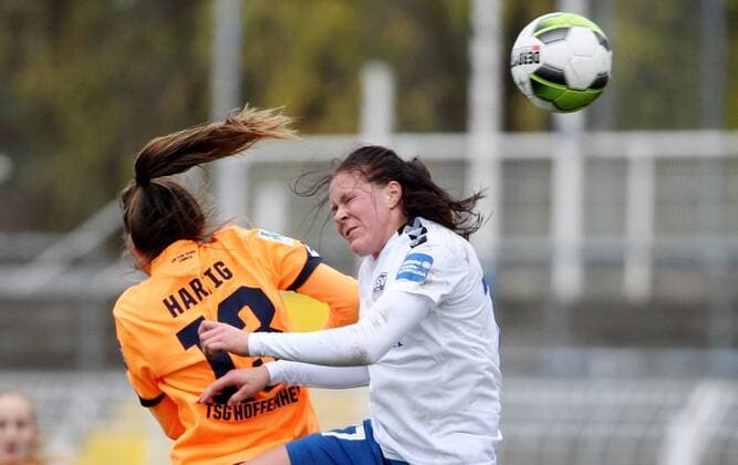 GER 1 Bundesliga Women FF USV Jena vs TSG Hoffenheim 12 11 17 Jena Ernst Abbe Sportfeld GER Allianz Women Bundesliga 1 Bundesliga Women Season 2017 2018 08 Round FF FF JV vs TSG Hoffenheim in the picture Lisa Seiler Jena against Isabella Hartig Hoffenheim