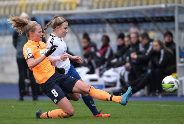 GER 1 Bundesliga Women FF USV Jena vs TSG Hoffenheim 12 11 17 Jena Ernst Abbe Sportfeld GER Allianz Women Bundesliga 1 Bundesliga Women Season 2017 2018 08 Gameday FF u200b u200bUSV Jena vs TSG Hoffenheim pictured Luca Maria Graf Jena against Maximiliane Rall Hoffenheim
