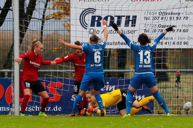 v li The ball has passed the goal line Johanna Tietge Sand 6 and Sylvia Arnold Sand 13 celebrate their goal 0 1 Jubilee Torjubel Goalkeeping celebrate the goal goal celebration Cheering over the goal optimistic Action Action Soccer Allianz Women Bundesliga SC Sand SC Freiburg xozx