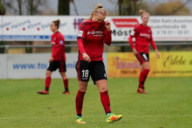 Sarah Puntigam Freiburg 18 disappointed looking disappointment frustration disappointed pessimistic only one point draw Soccer Allianz Women Bundesliga SC Sand SC Freiburg xozx