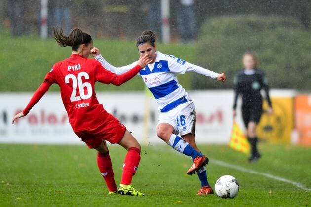 Rieke Dieckmann MSV 16 plays Marie Pyko Cologne 26 Soccer Allianz Women Bundesliga MSV Duisburg 1 FC Köln xmkx