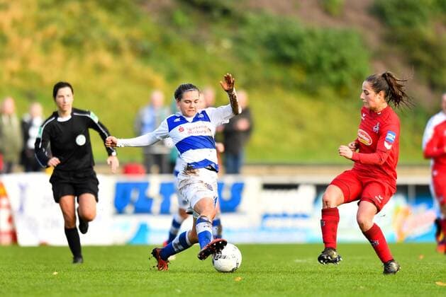 Rieke Dieckmann MSV 16 with ball in midfield Soccer Allianz Women Bundesliga MSV Duisburg 1 FC Cologne xmkx