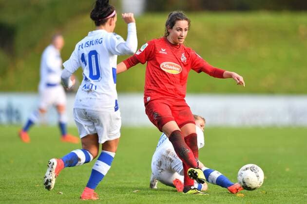 Julia Arnold Köln 31 plays the ball in midfield Soccer Allianz Women Bundesliga MSV Duisburg 1 FC Cologne xmkx