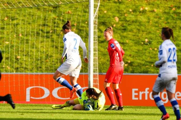 Lena Nuding Goalkeeper MSV 23 can hold the ball Soccer Allianz Women Bundesliga MSV Duisburg 1 FC Cologne xmkx