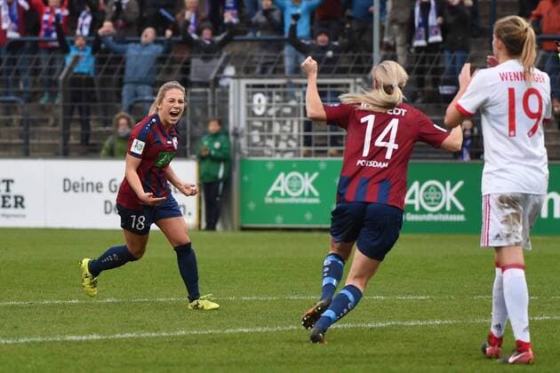 Soccer Women 1 Bundesliga Season 2017 18 8 Matchday 1 FFC Turbine Potsdam FC Bayern Munich Jubilation after the goal to 2 2 Gina Chmielinski No 18 1 FFC Turbine Potsdam Amanda Ilestedt No 14 1 FFC Turbine Potsdam 12 11 17 Copyright: xMichaelxHundtx xMatthiasxKochx