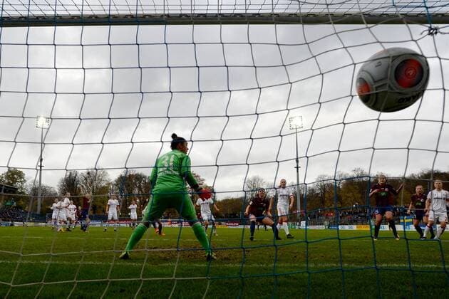 Soccer Women 1 Bundesliga Season 2017 18 8 Round 1 FFC Turbine Potsdam FC Bayern Munich Gina Chmielinski No 18 1 FFC Turbine Potsdam scores the 2 2 12 11 17 goal Copyright: xMichaelxHundtx xMatthiasxKochx