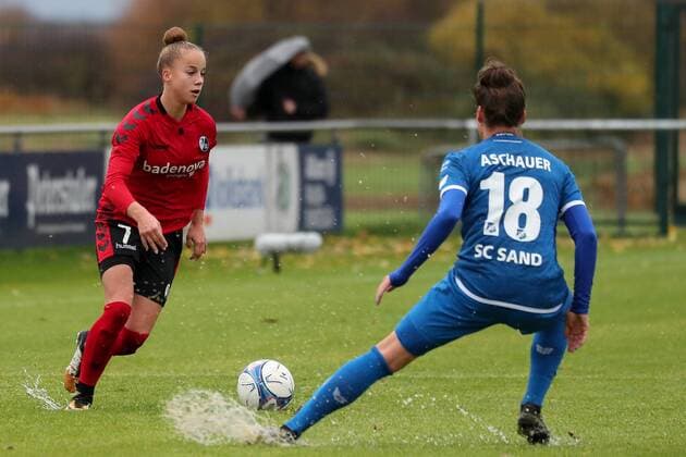 Giulia Gwinn Freiburg 7 Verena Aschauer Sand 18 Action Action Game Scene Soccer Allianz Women Bundesliga SC Sand SC Freiburg xozx