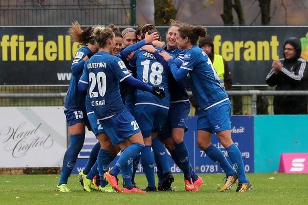 SC Sanders cheer on the goal to celebrate the first 0 Jubel Torjubel Goalkeeping celebrate the goal goal celebration Cheering over the goal optimistic Action Action Football Alliance Women Bundesliga SC Sand SC Freiburg xozx