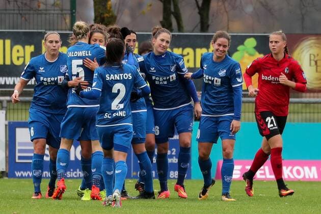 SC Sanders cheer on the goal to celebrate the first 0 Jubel Torjubel Goalkeeping celebrate the goal goal celebration Cheering over the goal optimistic Action Action Football Alliance Women Bundesliga SC Sand SC Freiburg xozx