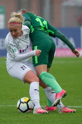 In li Lehmann SGS Essen 21 in duel with Cindy König Koenig SV Werder Bremen 11 Soccer Allianz Women Bundesliga SV Werder Bremen SGS Essen xobx
