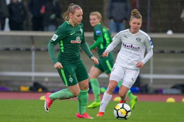 Cindy King Koenig SV Werder Bremen 11 on the ball Action Linda Dallmann SGS Essen 10 Football Allianz Women Bundesliga SV Werder Bremen SGS Essen xobx